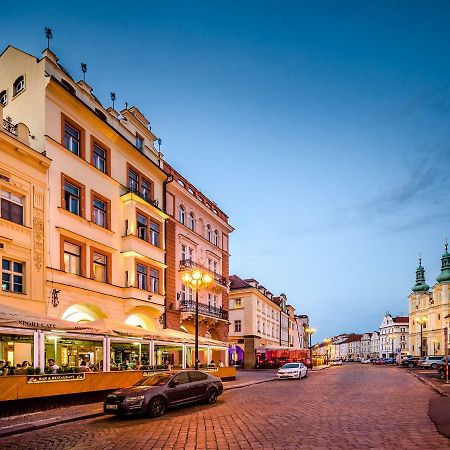 Modern Family Apt. With Central Square Entrance Hradec Kralove Exterior foto