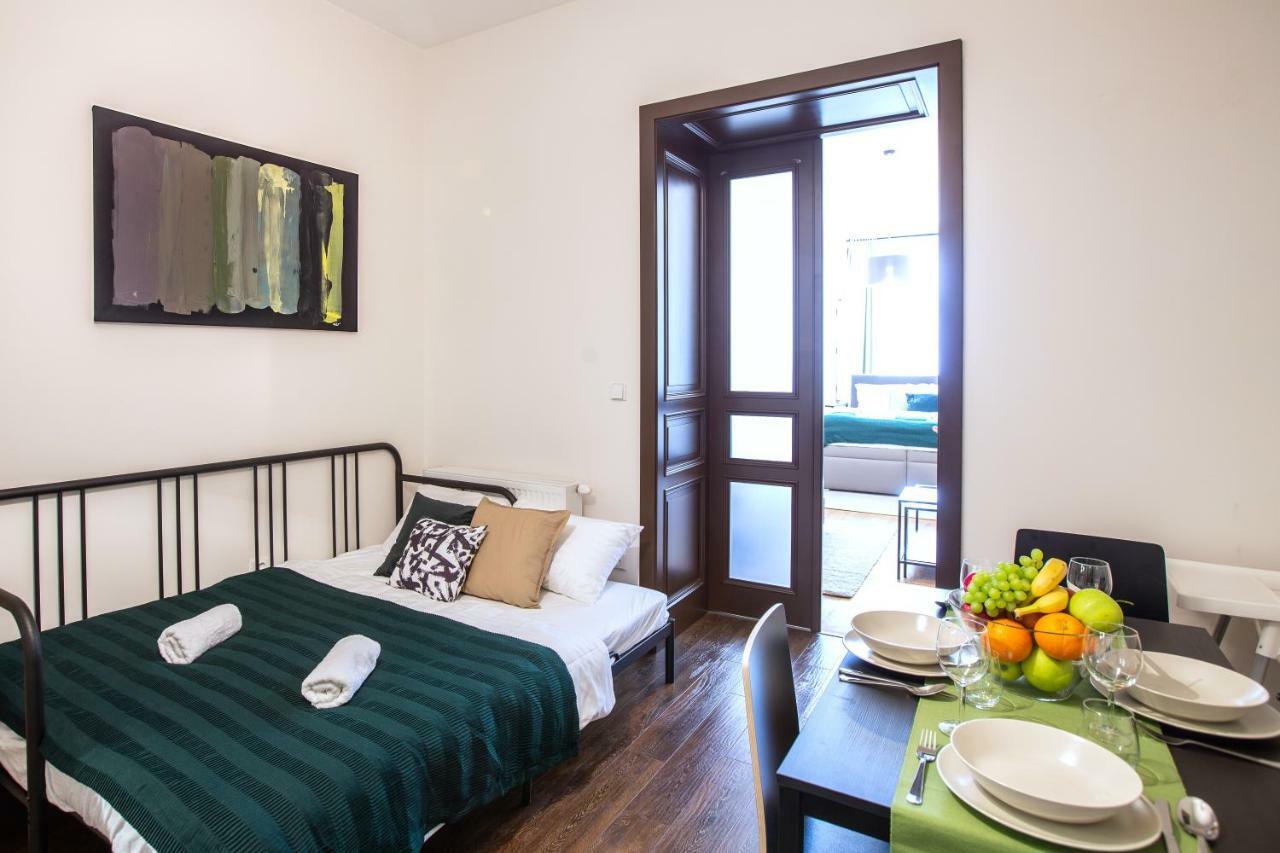 Modern Family Apt. With Central Square Entrance Hradec Kralove Exterior foto