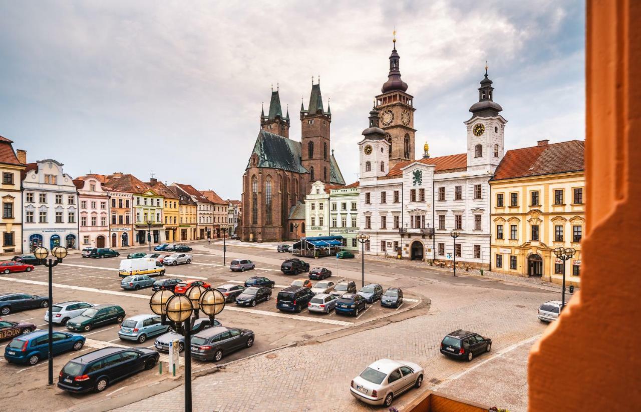 Modern Family Apt. With Central Square Entrance Hradec Kralove Exterior foto
