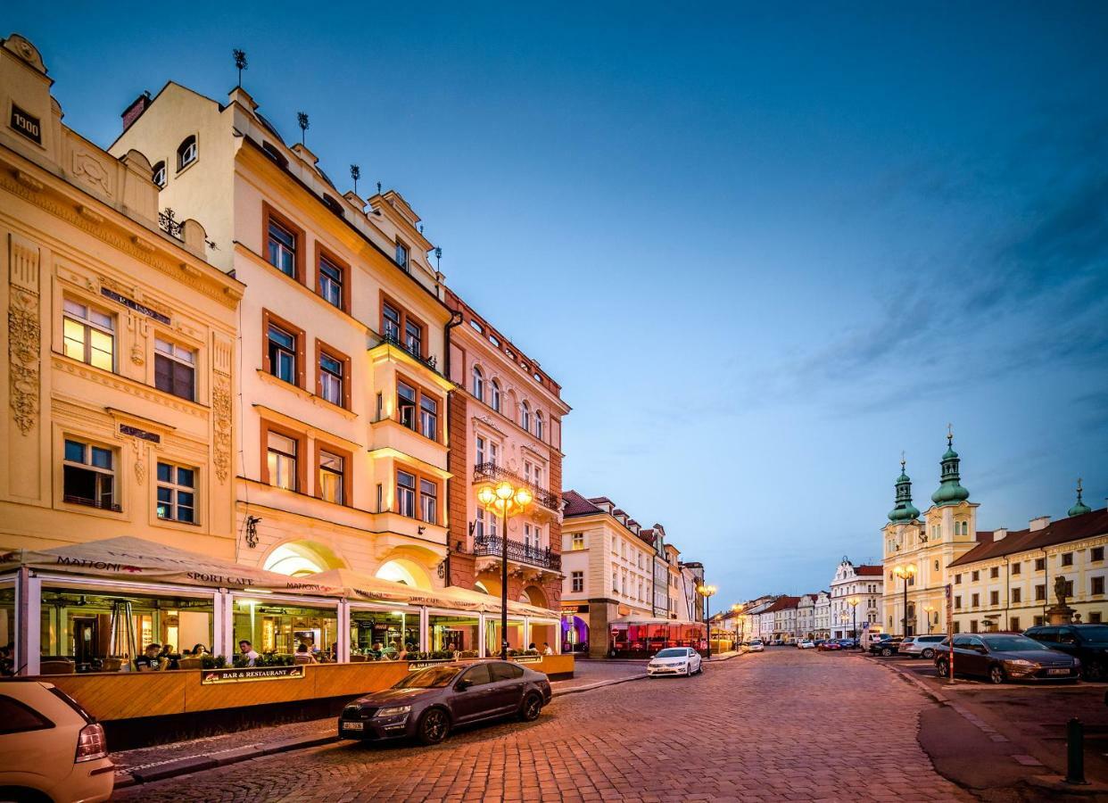 Modern Family Apt. With Central Square Entrance Hradec Kralove Exterior foto