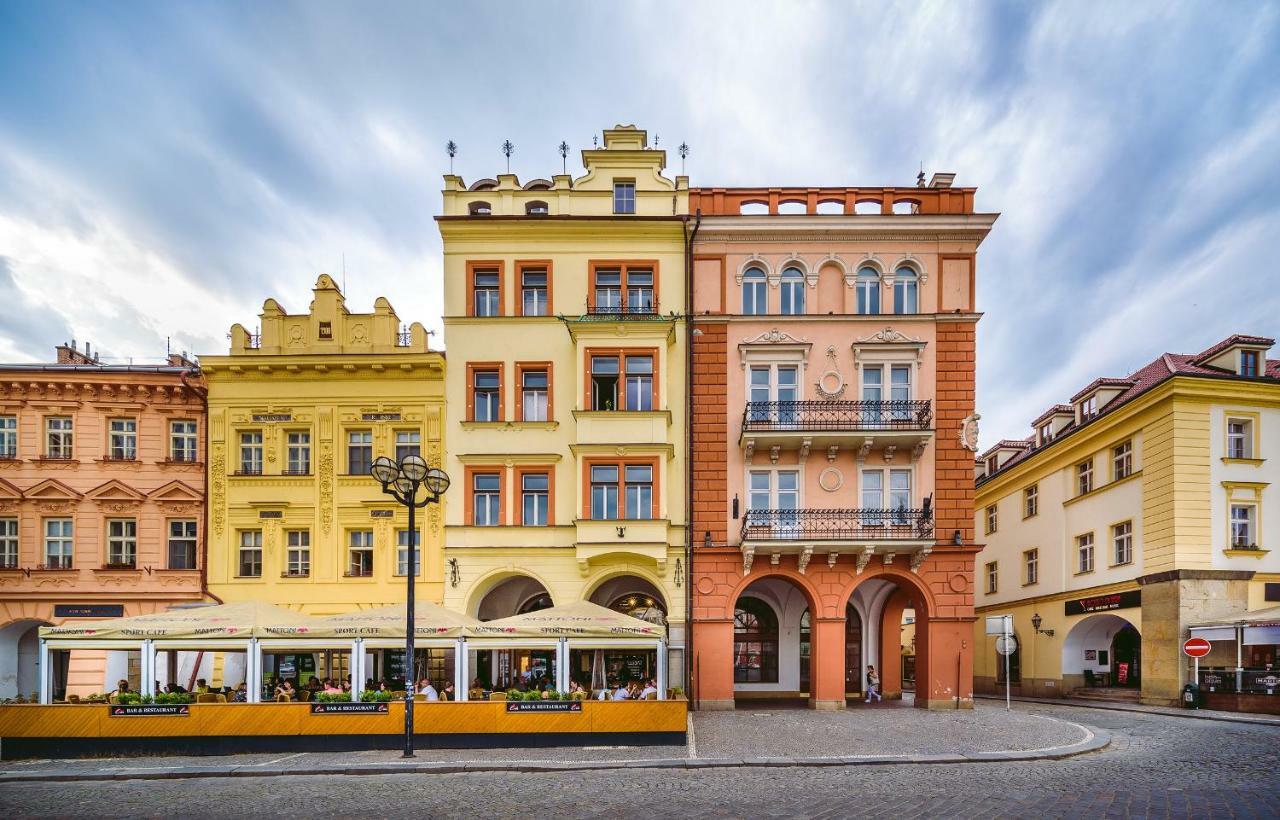 Modern Family Apt. With Central Square Entrance Hradec Kralove Exterior foto